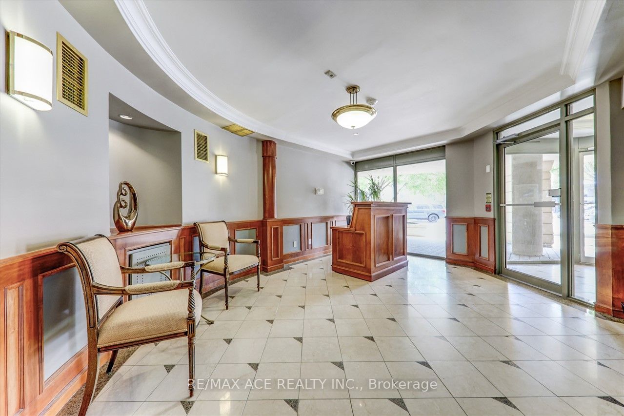 800 Spadina Rd, #501