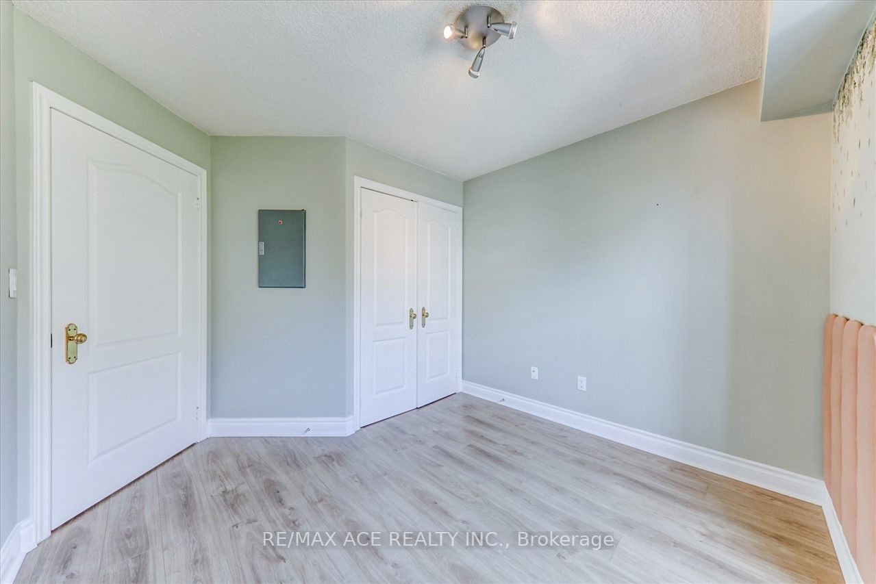 800 Spadina Rd, #501