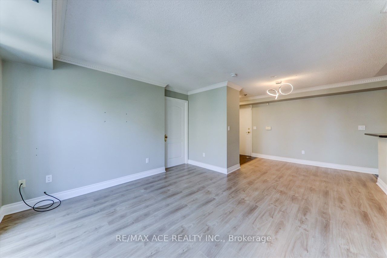 800 Spadina Rd, #501