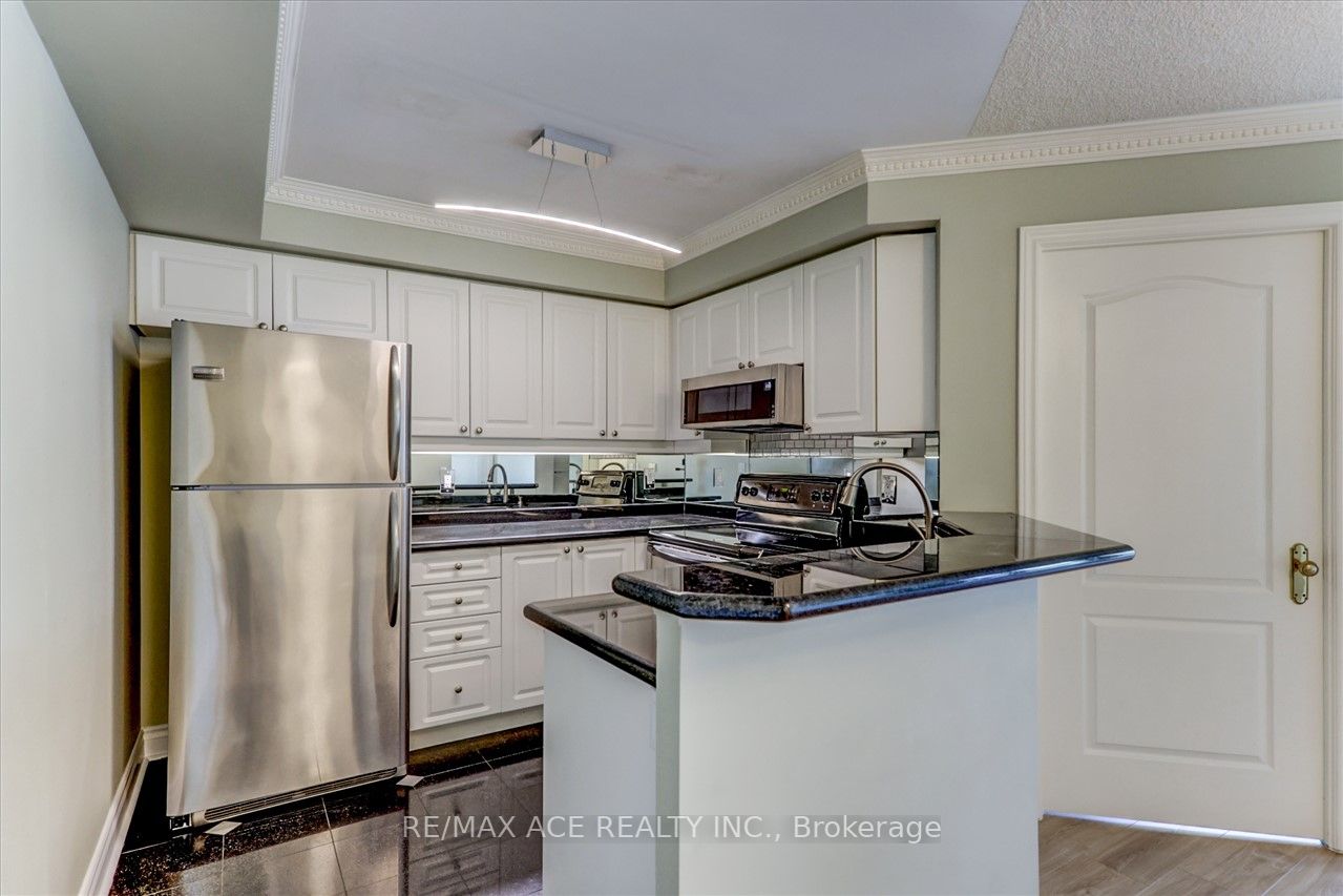 800 Spadina Rd, #501