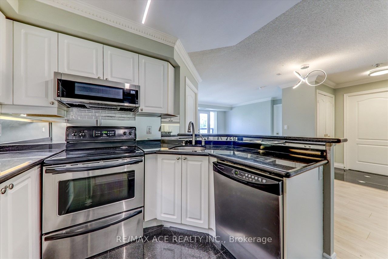800 Spadina Rd, #501