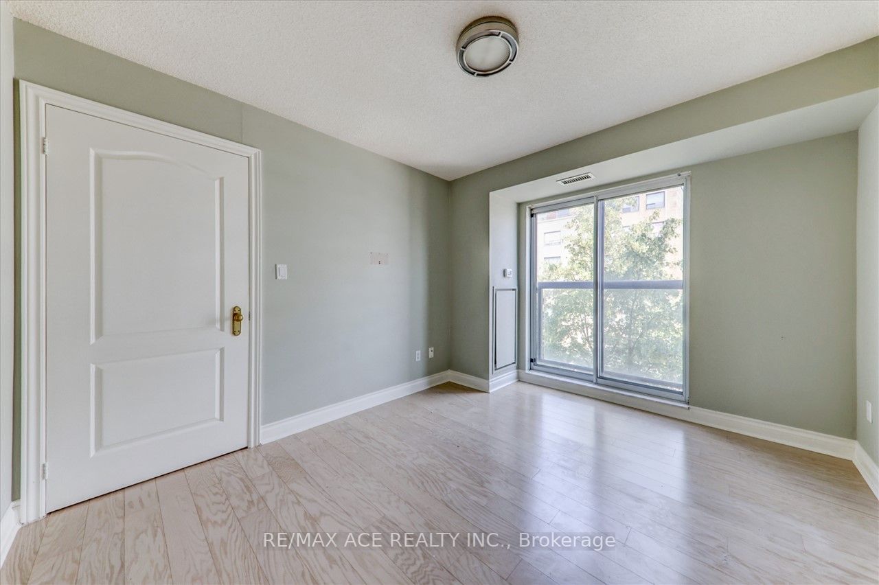 800 Spadina Rd, #501
