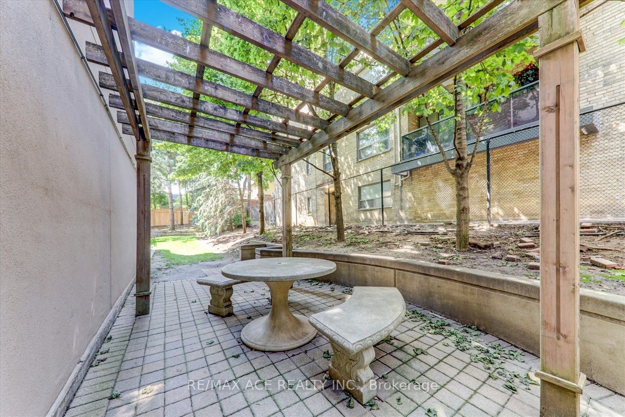 800 Spadina Rd, #501