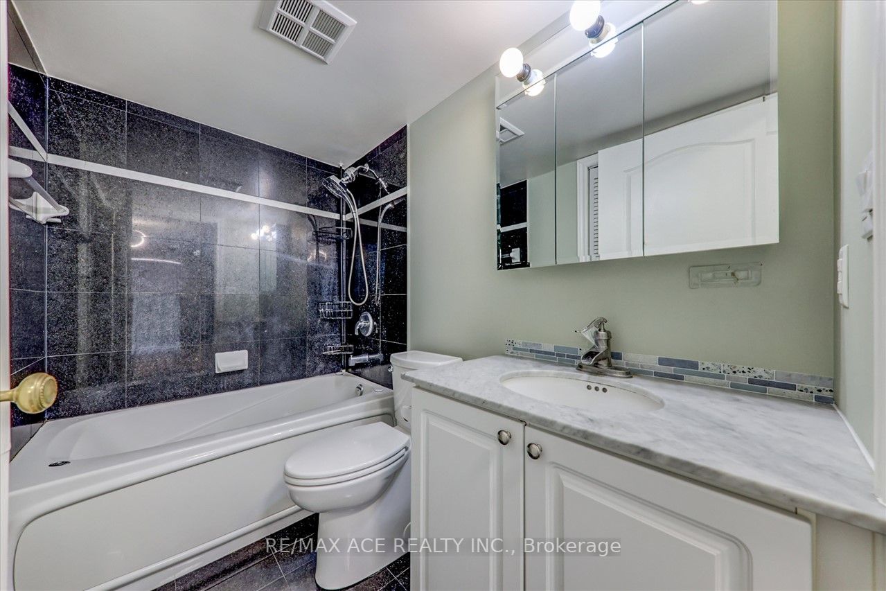 800 Spadina Rd, #501