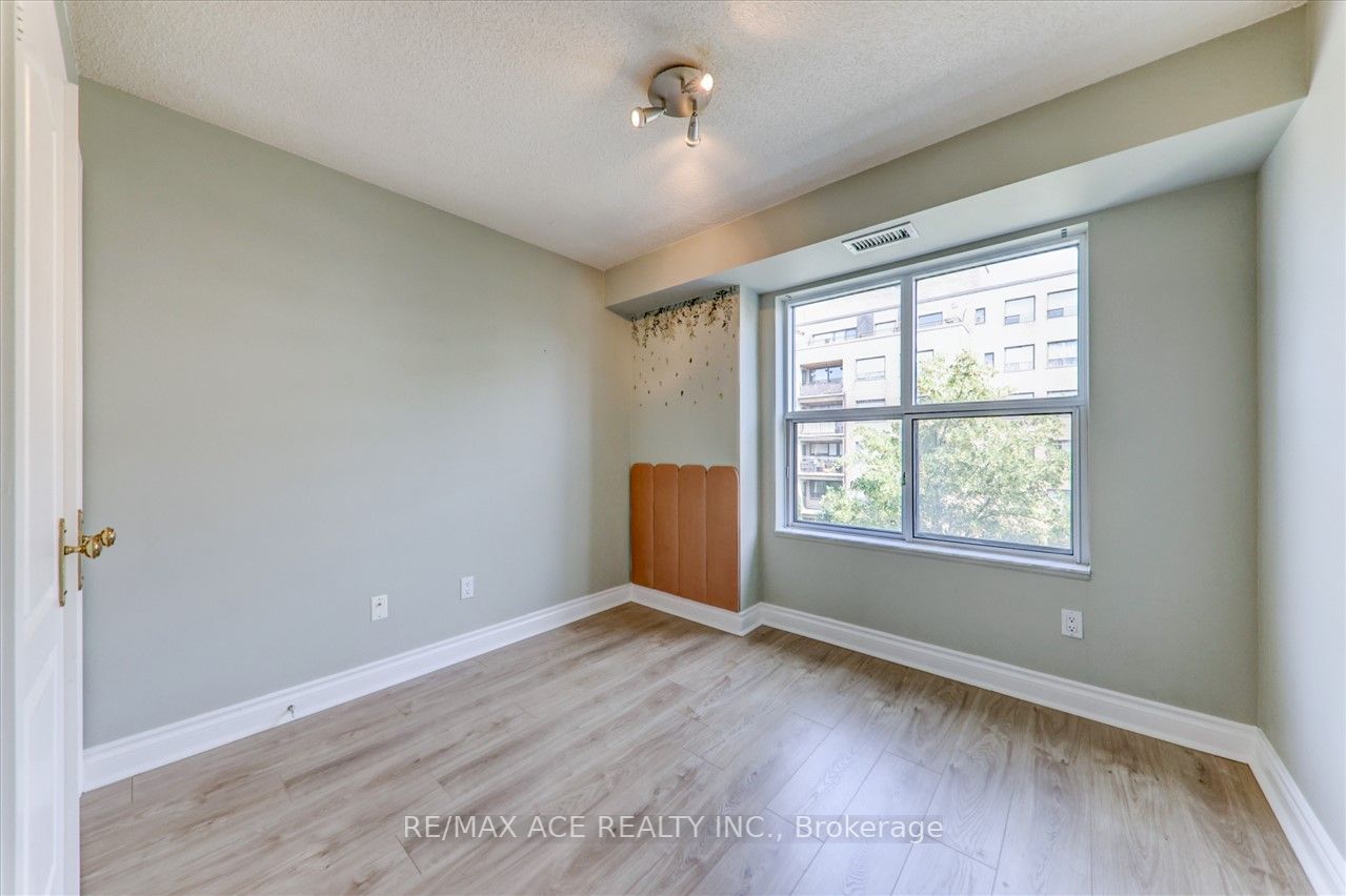 800 Spadina Rd, #501