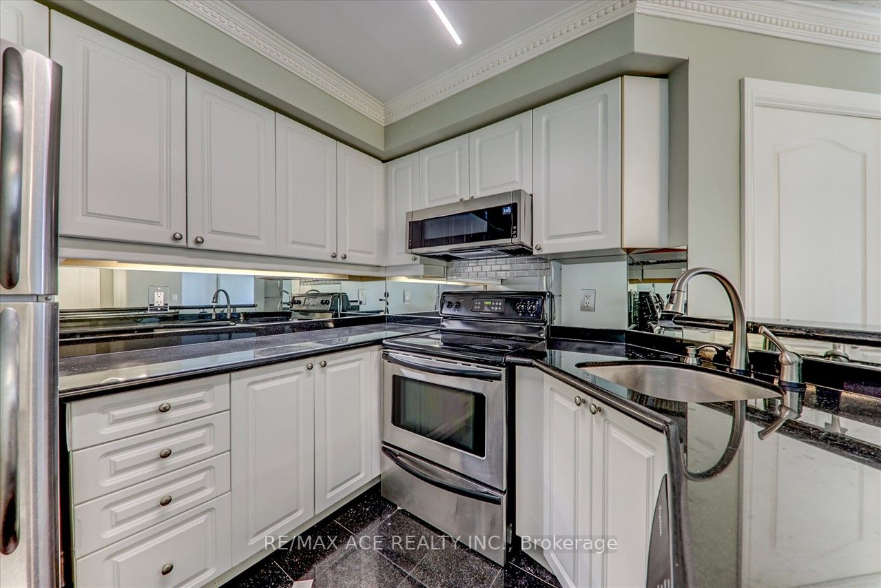 800 Spadina Rd, #501