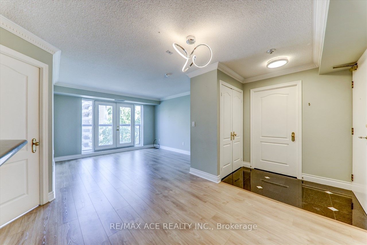 800 Spadina Rd, #501