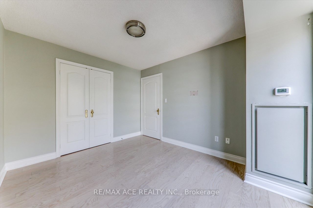 800 Spadina Rd, #501