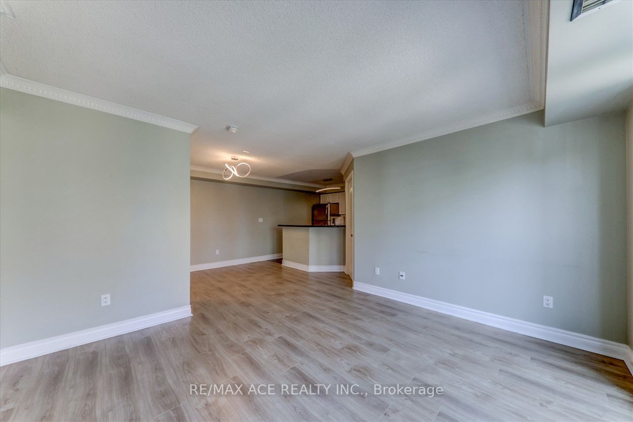 800 Spadina Rd, #501