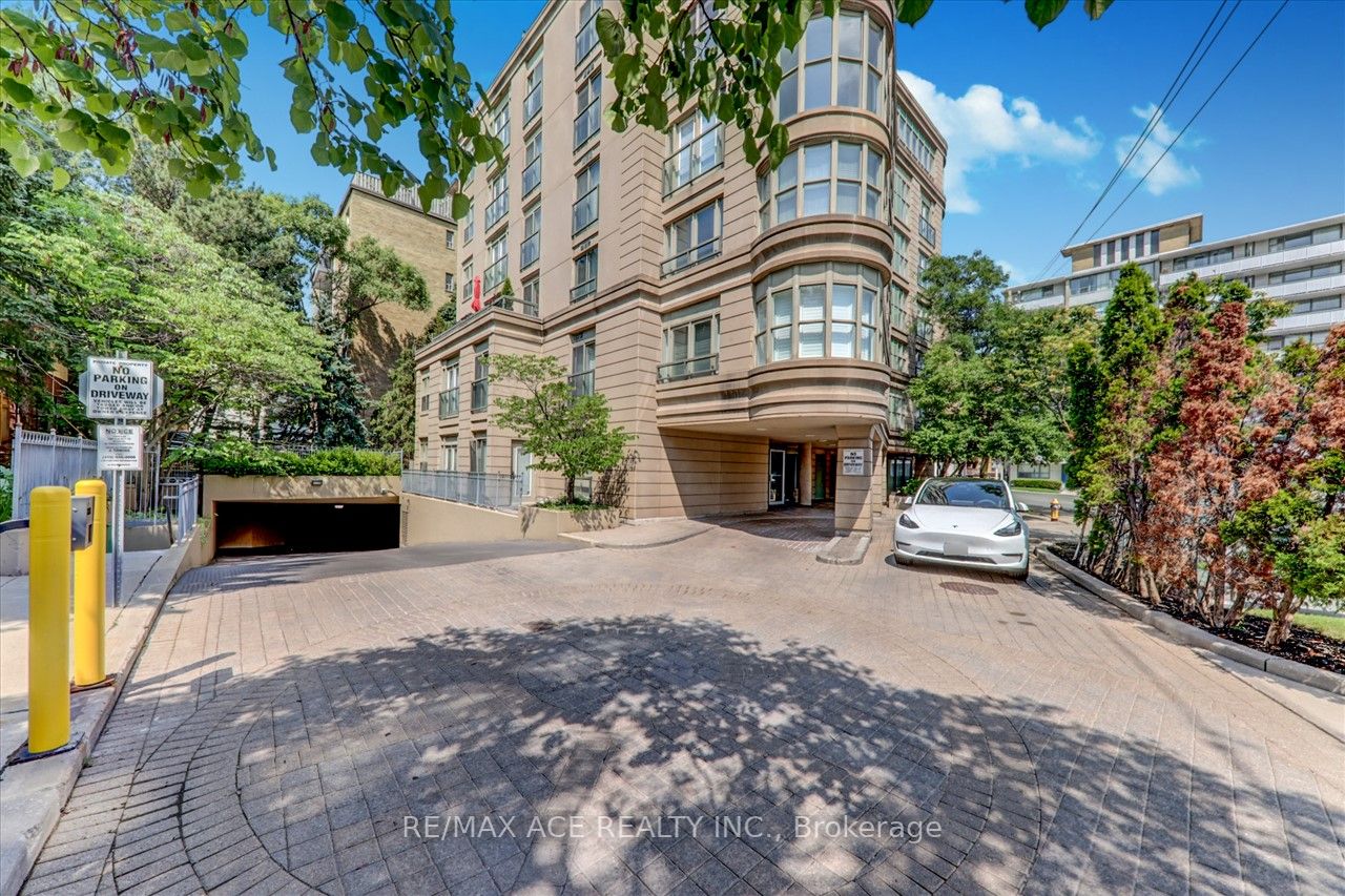 800 Spadina Rd, #501