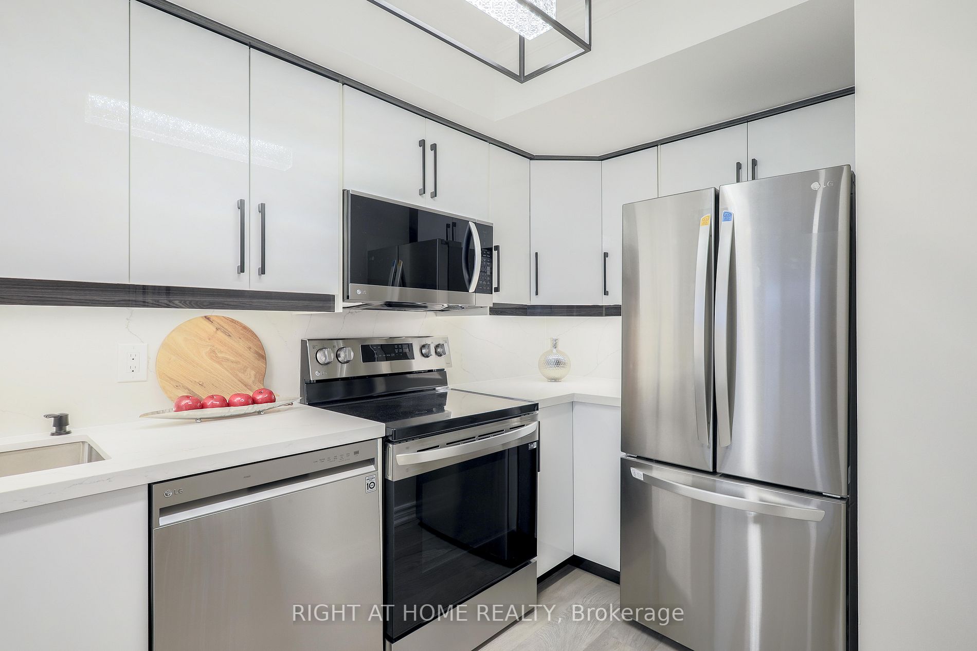 1210 Don Mills Rd, #513