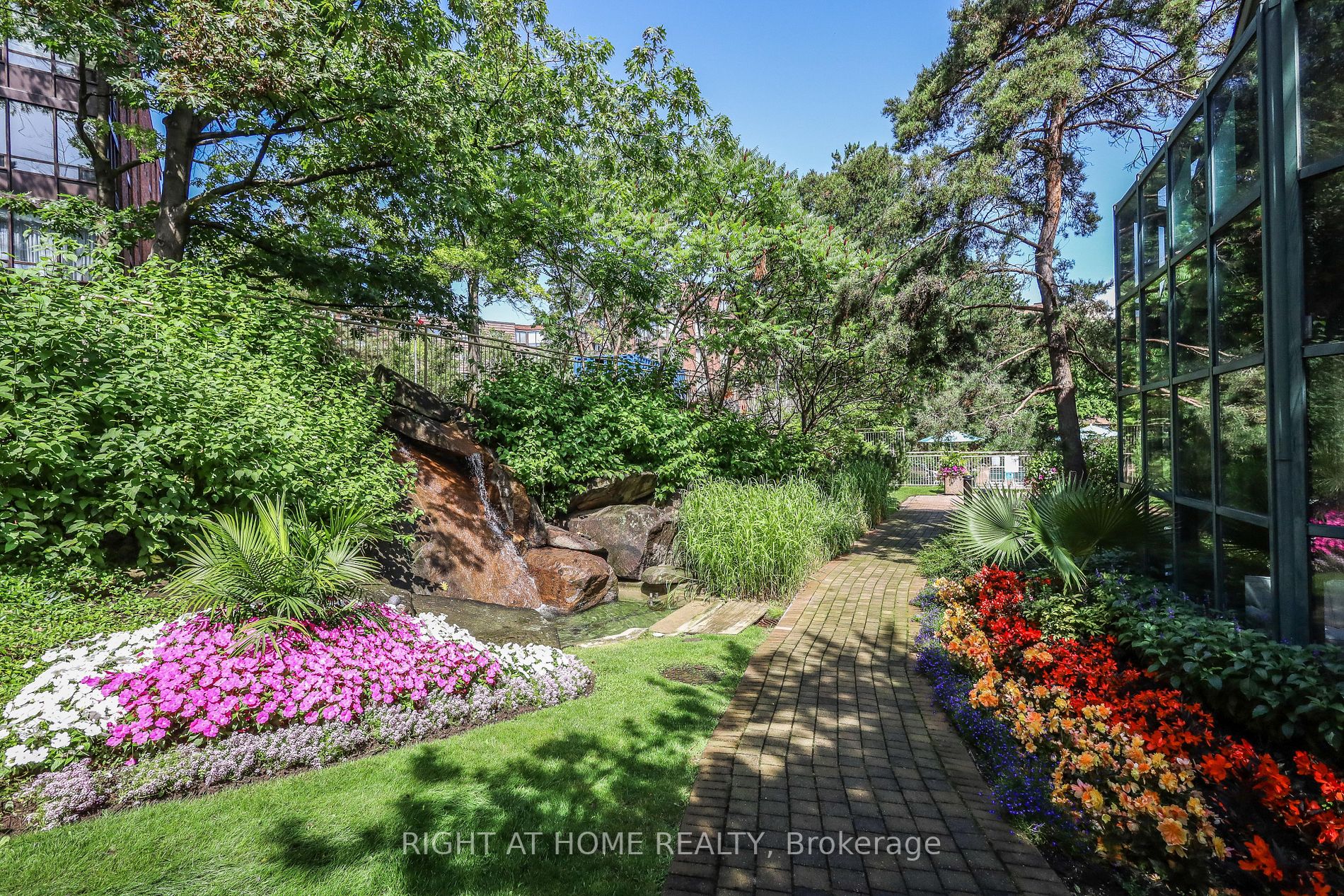 1210 Don Mills Rd, #513