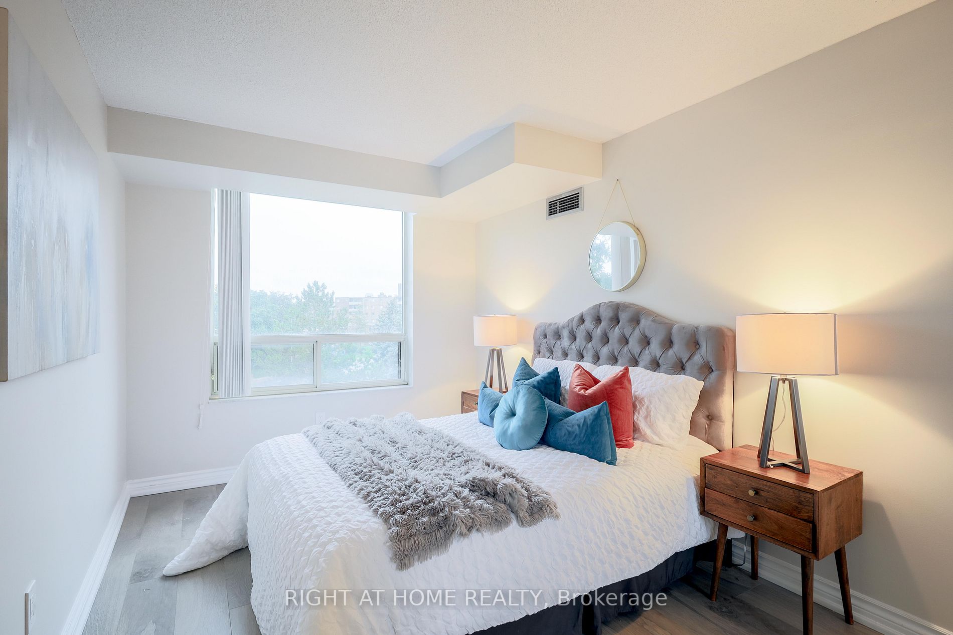 1210 Don Mills Rd, #513