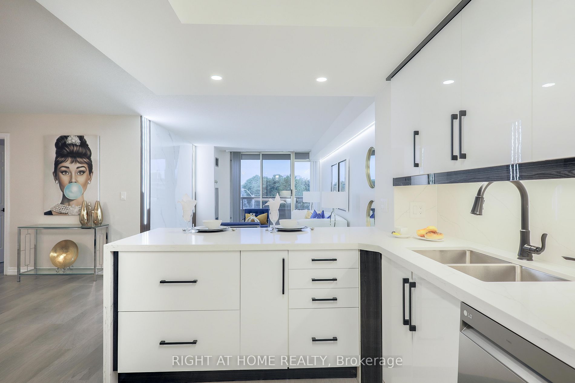 1210 Don Mills Rd, #513
