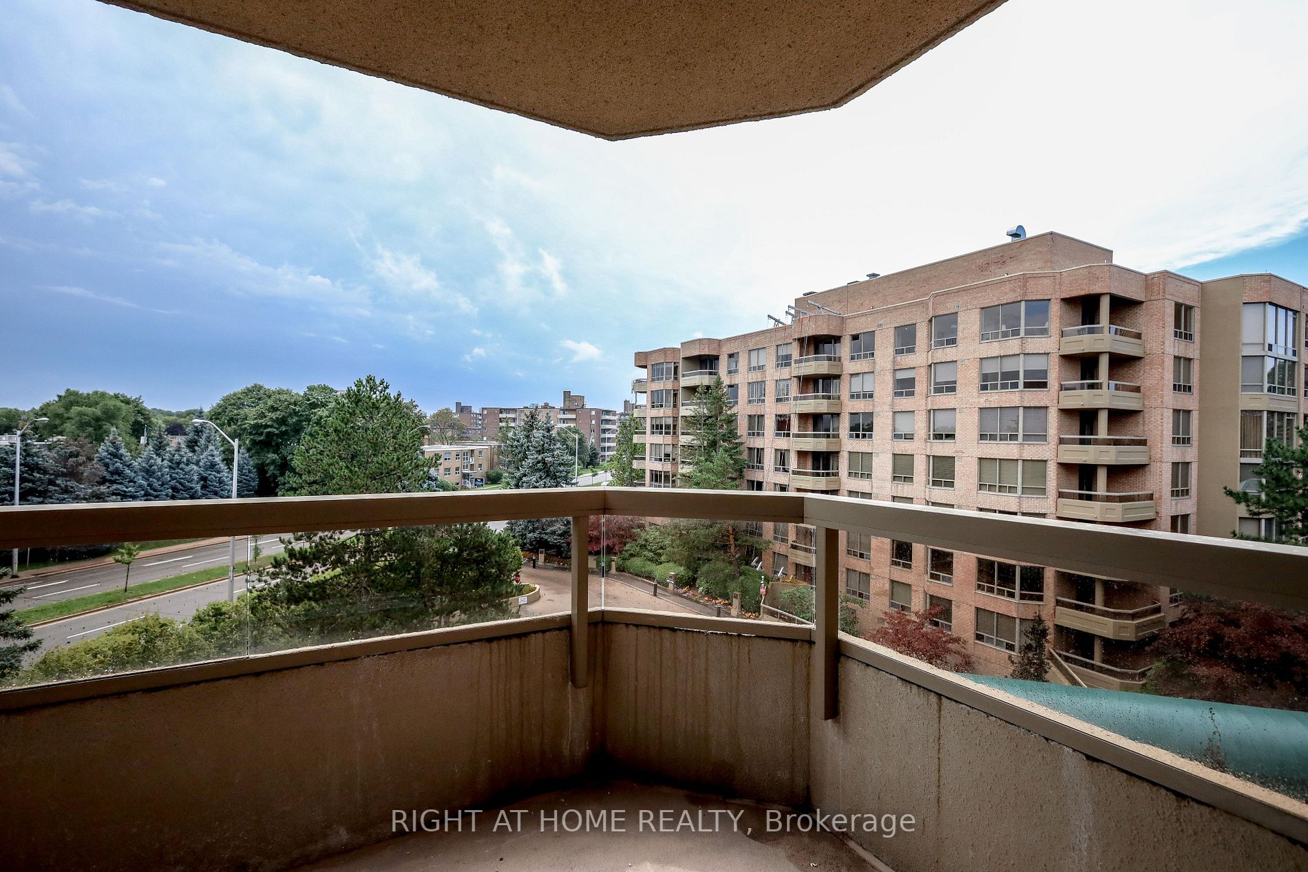 1210 Don Mills Rd, #513