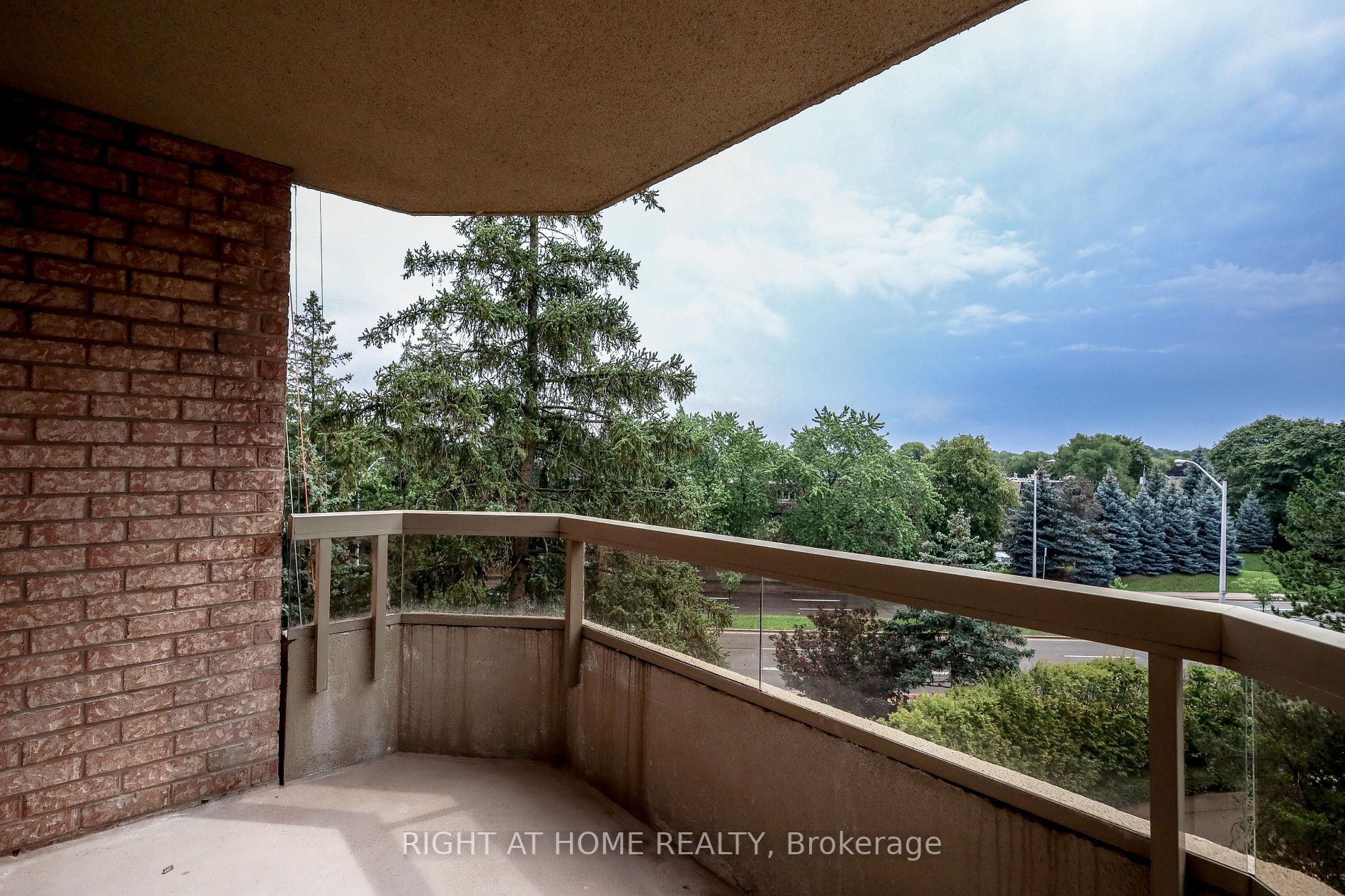 1210 Don Mills Rd, #513