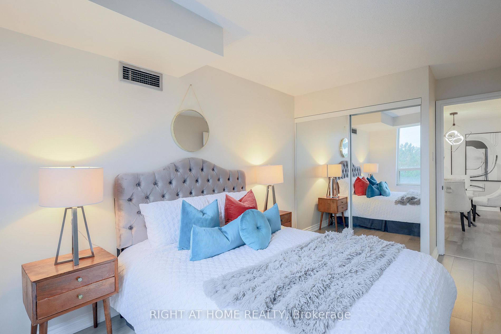 1210 Don Mills Rd, #513