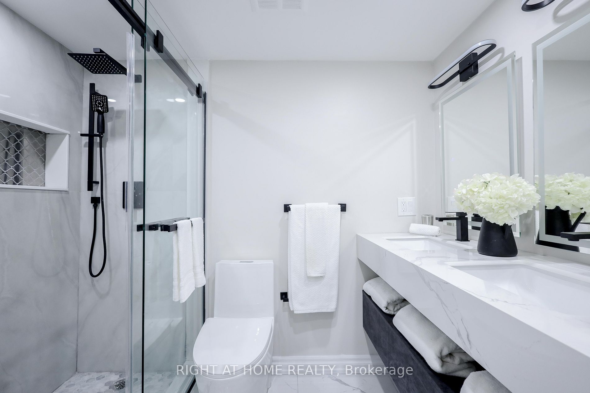 1210 Don Mills Rd, #513