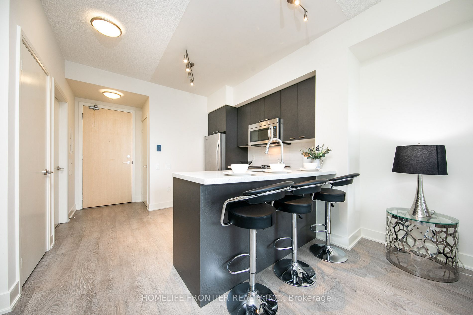 30 Roehampton Ave, #412