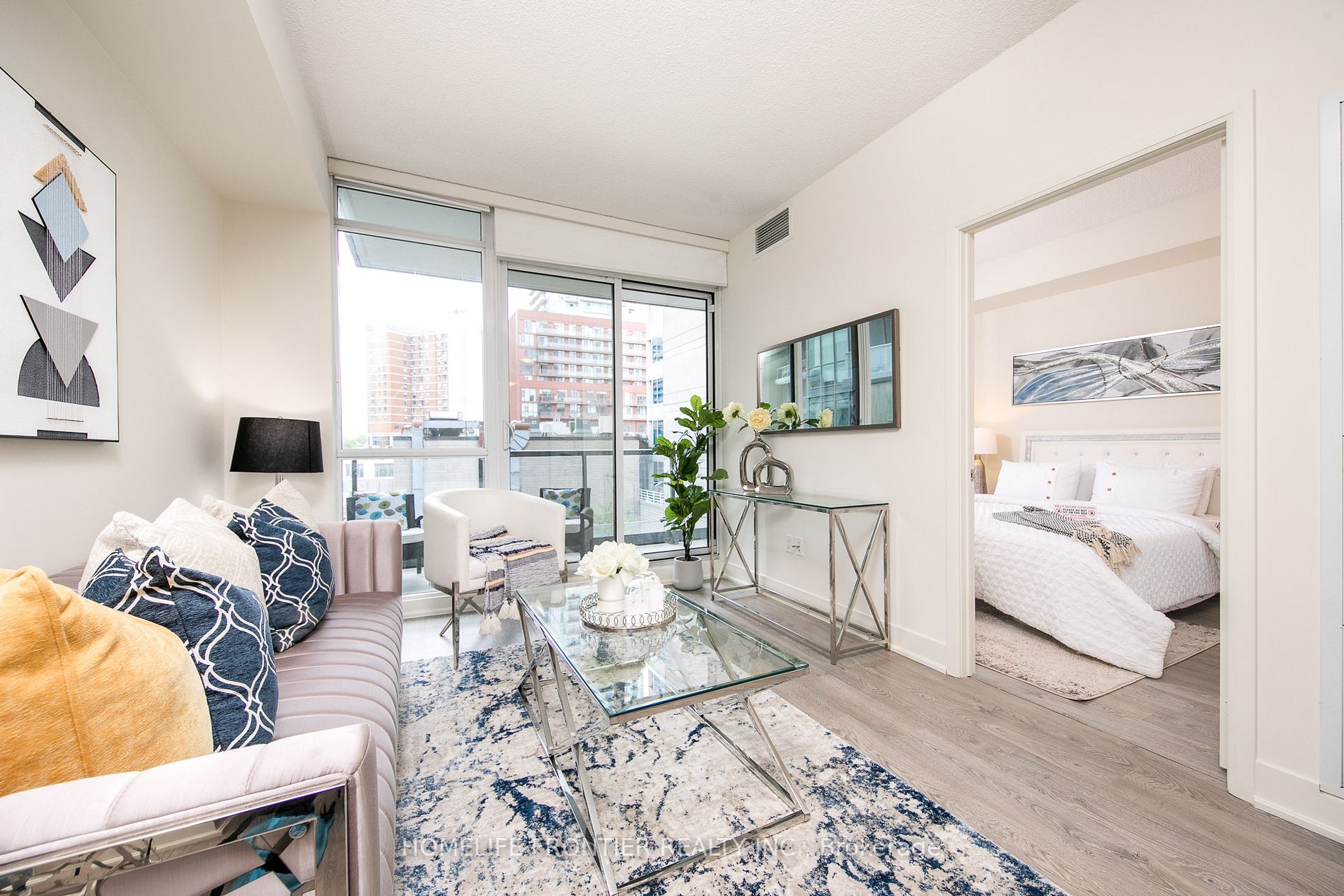30 Roehampton Ave, #412