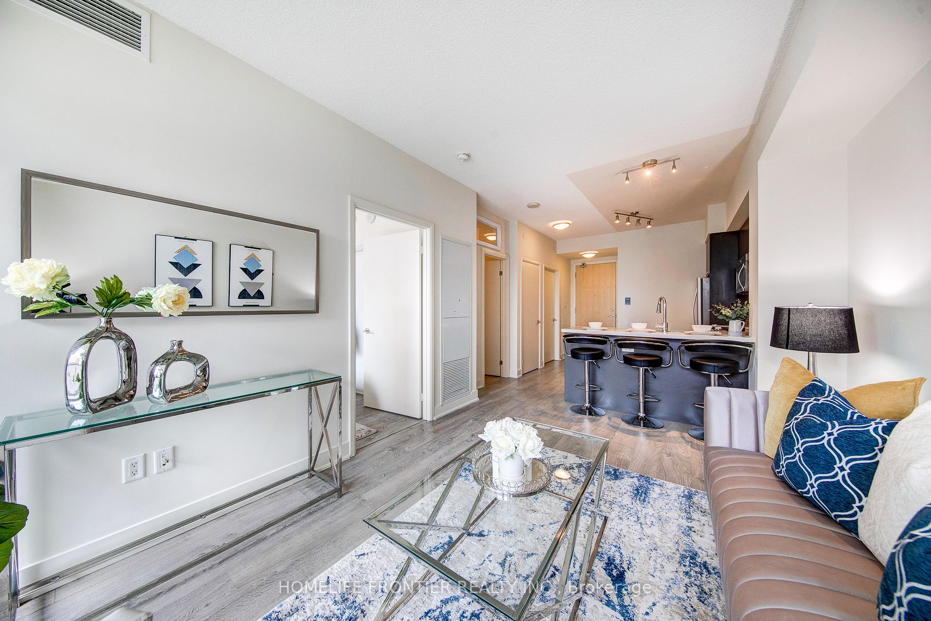 30 Roehampton Ave, #412