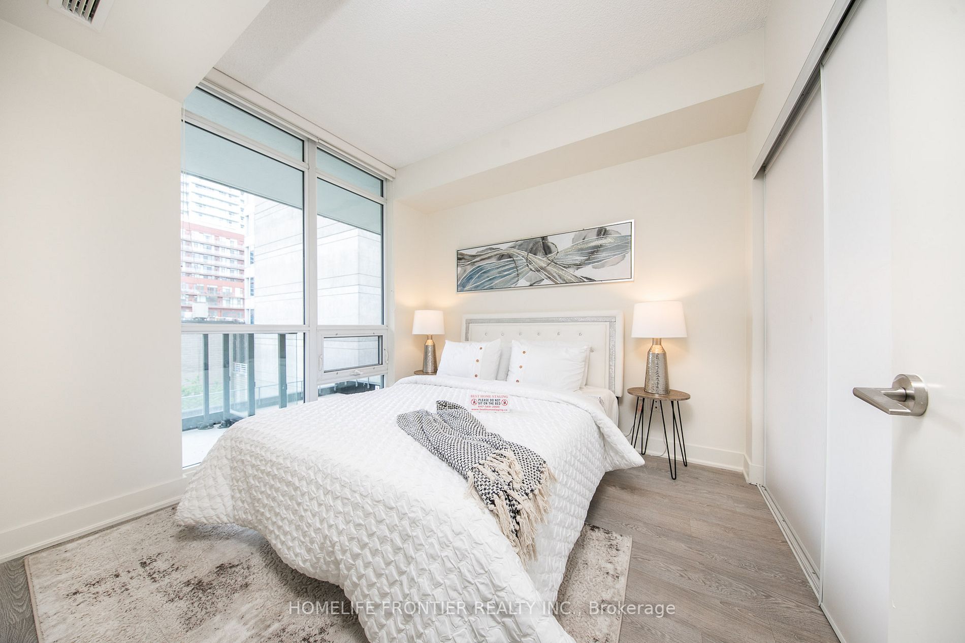 30 Roehampton Ave, #412