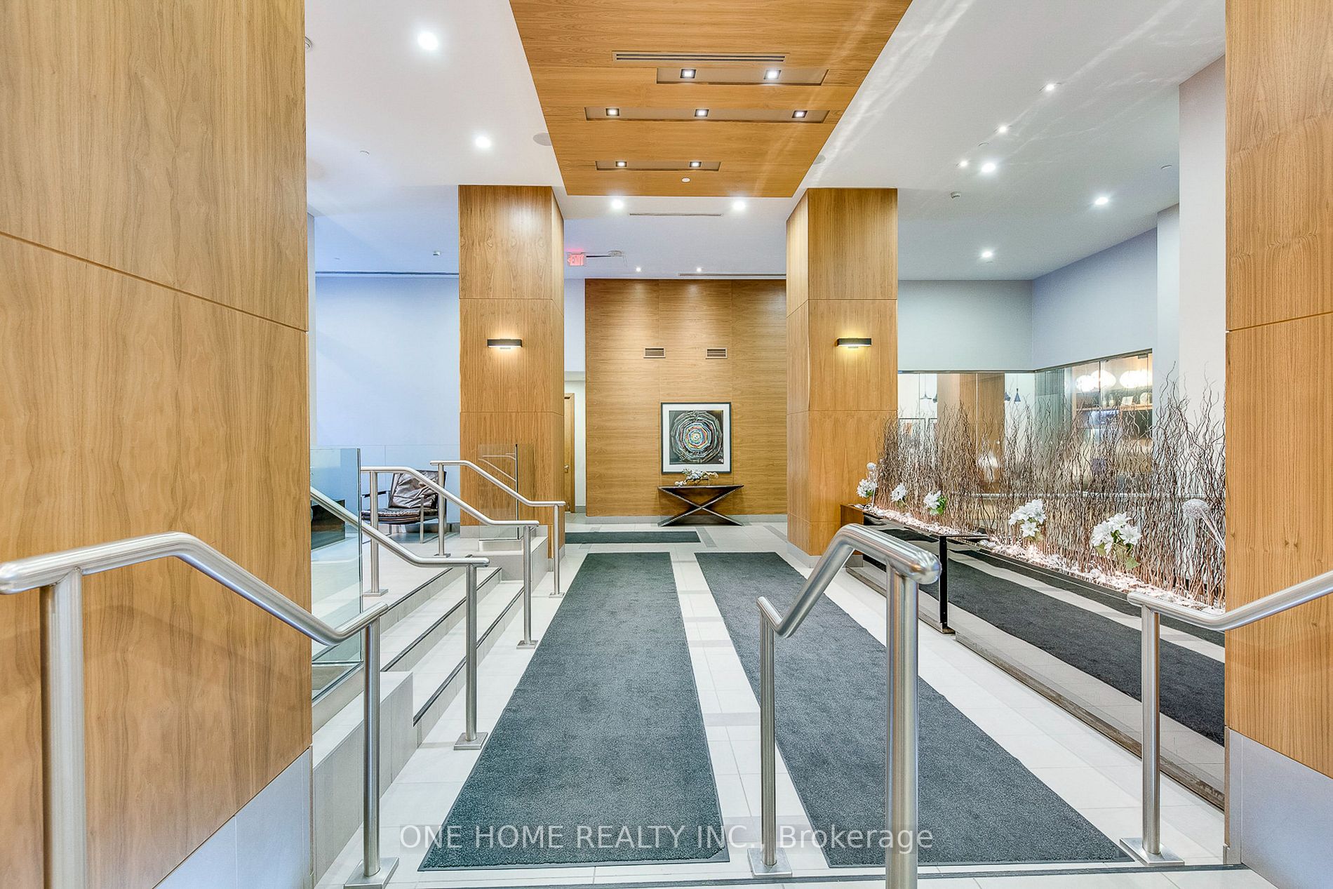 295 Adelaide St W, #802