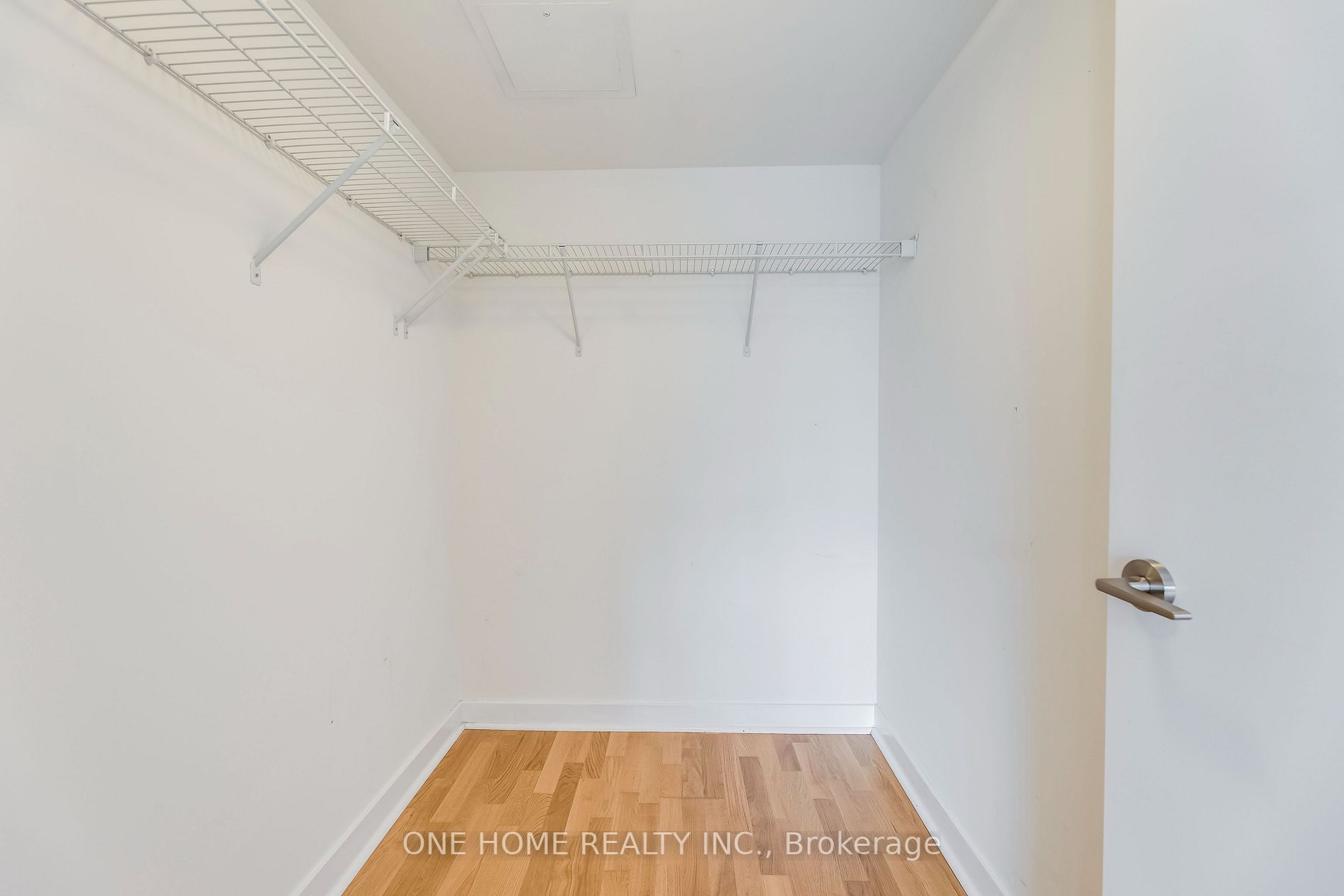 295 Adelaide St W, #802