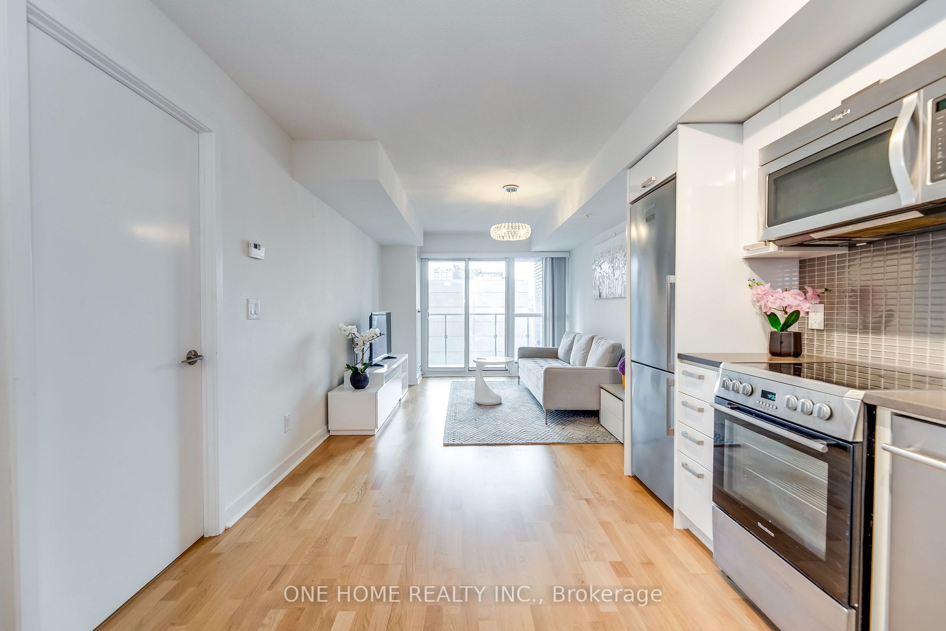 295 Adelaide St W, #802