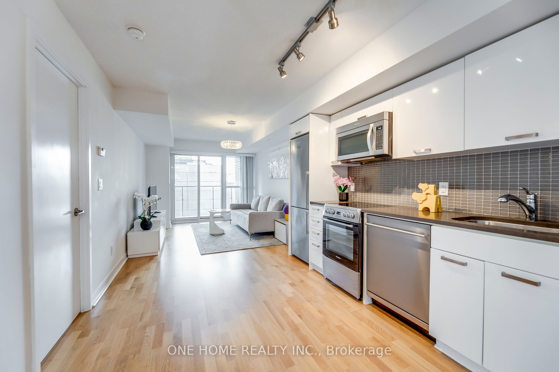 295 Adelaide St W, #802