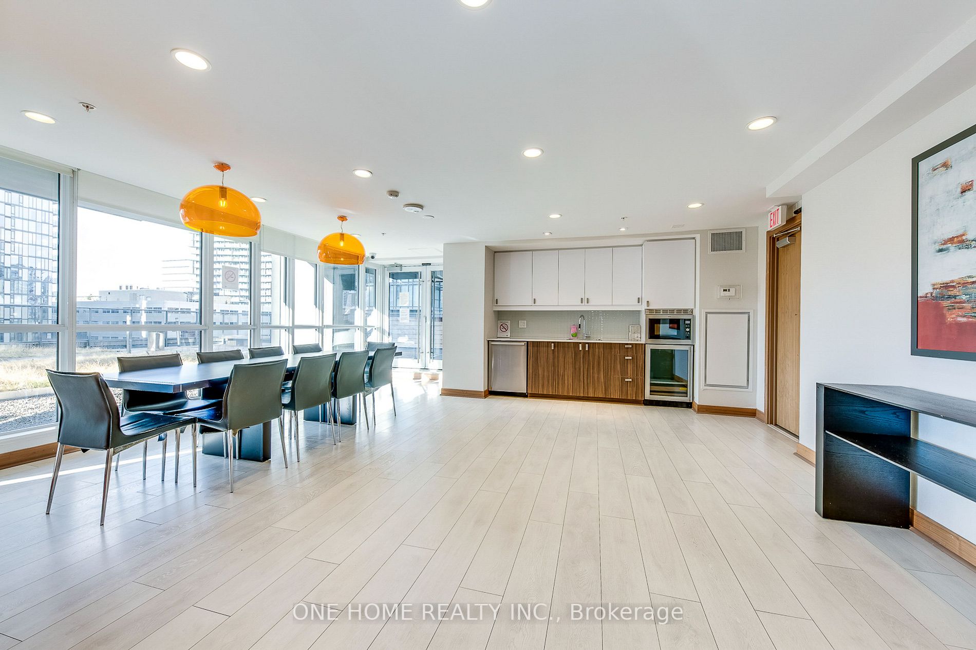 295 Adelaide St W, #802