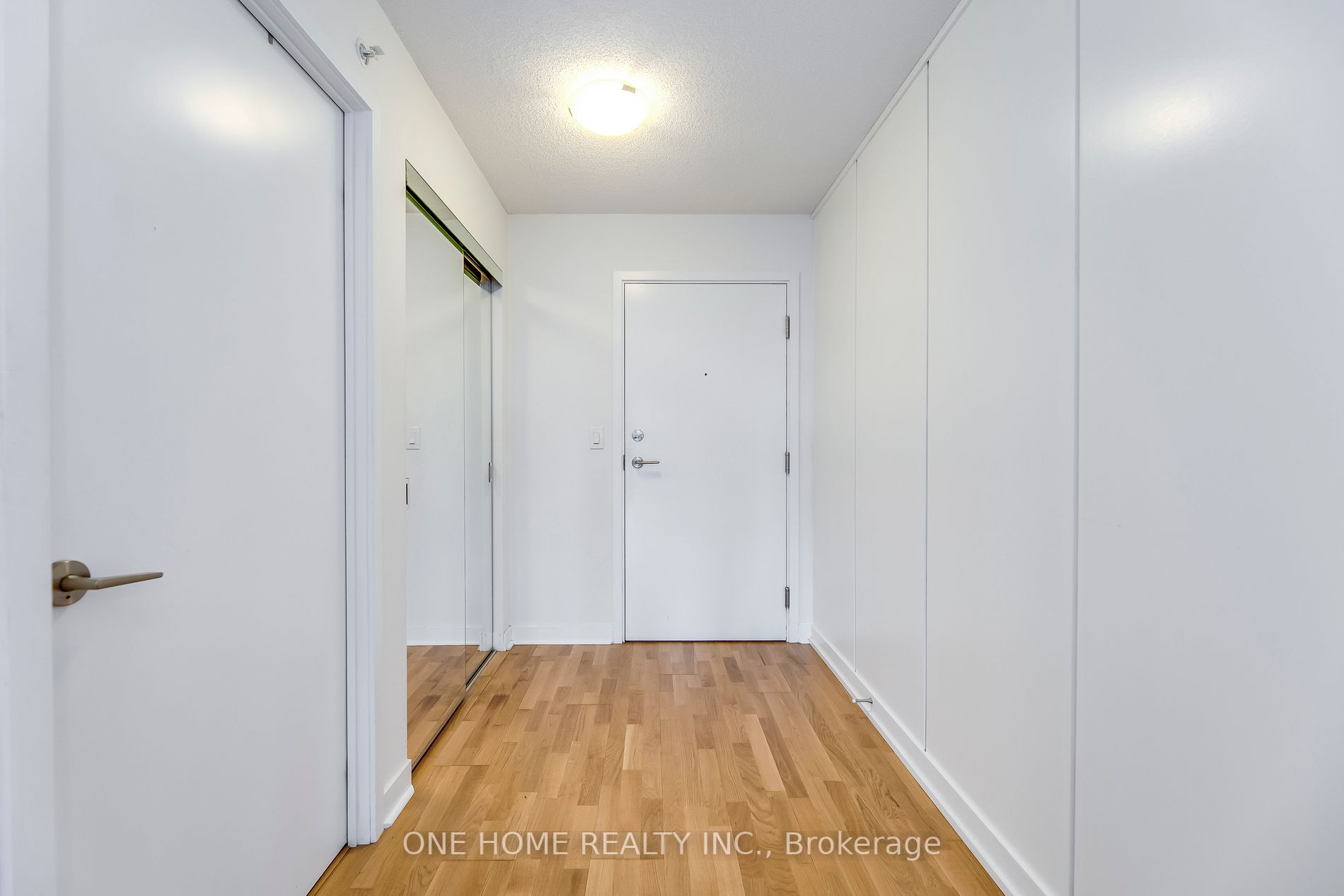 295 Adelaide St W, #802
