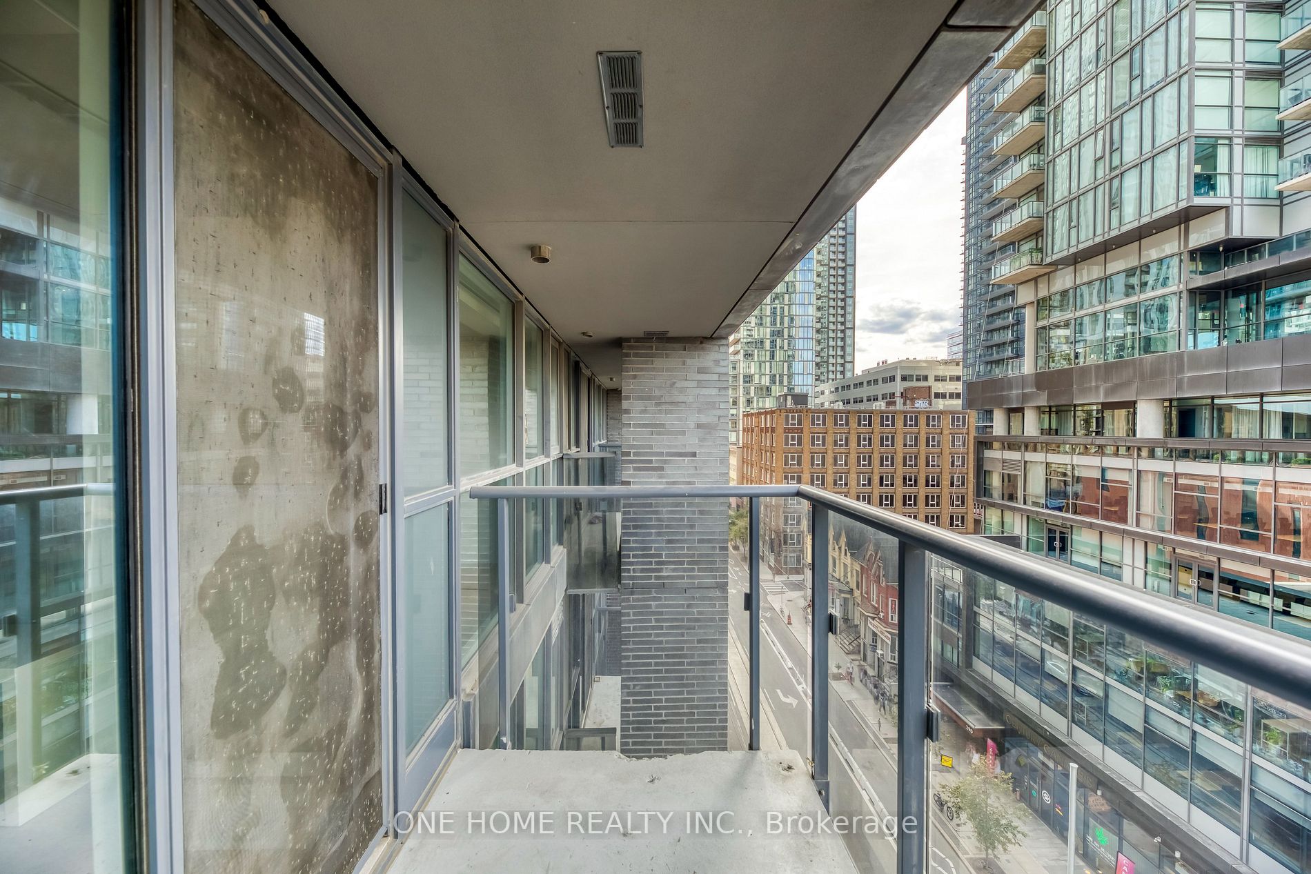 295 Adelaide St W, #802