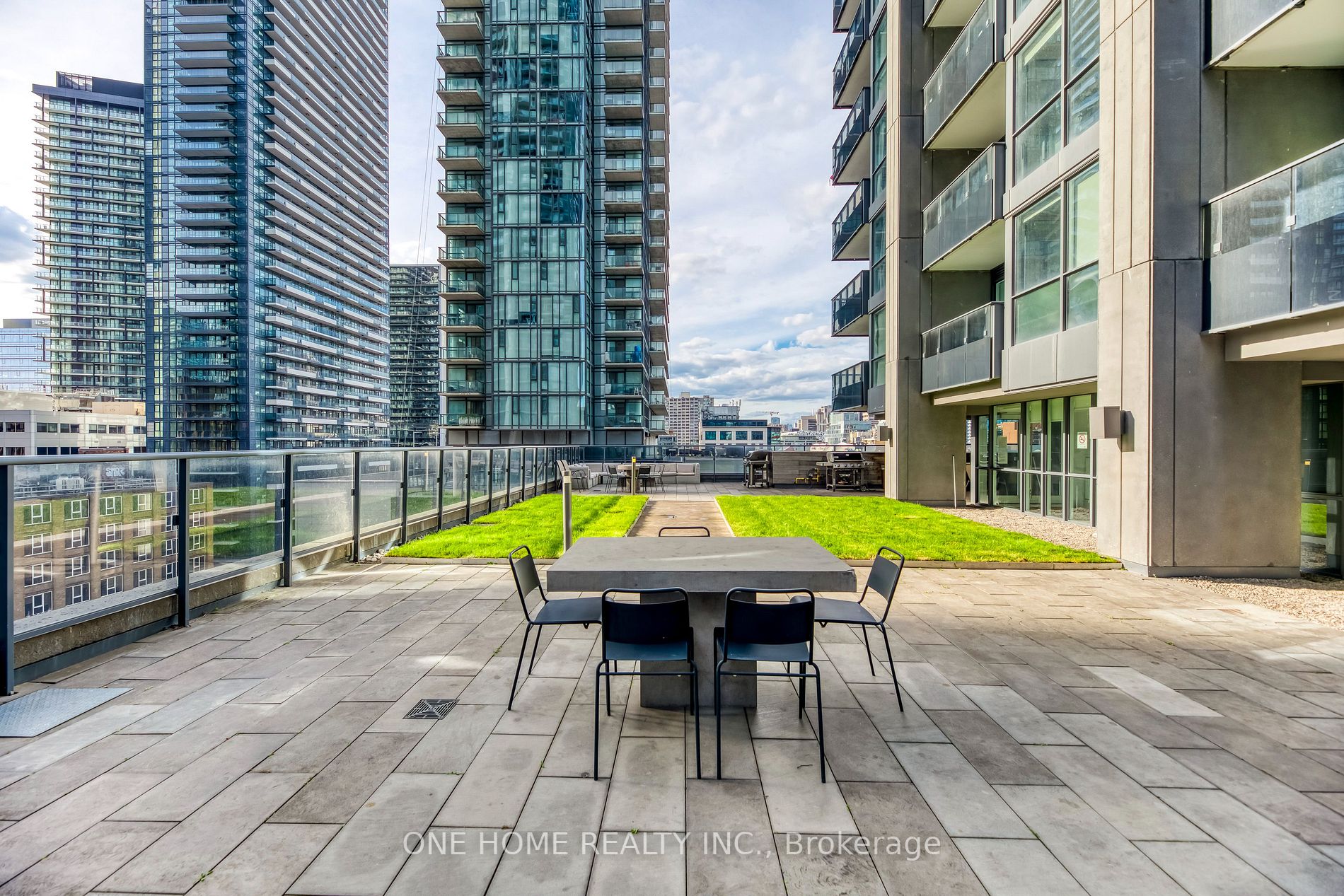 295 Adelaide St W, #802