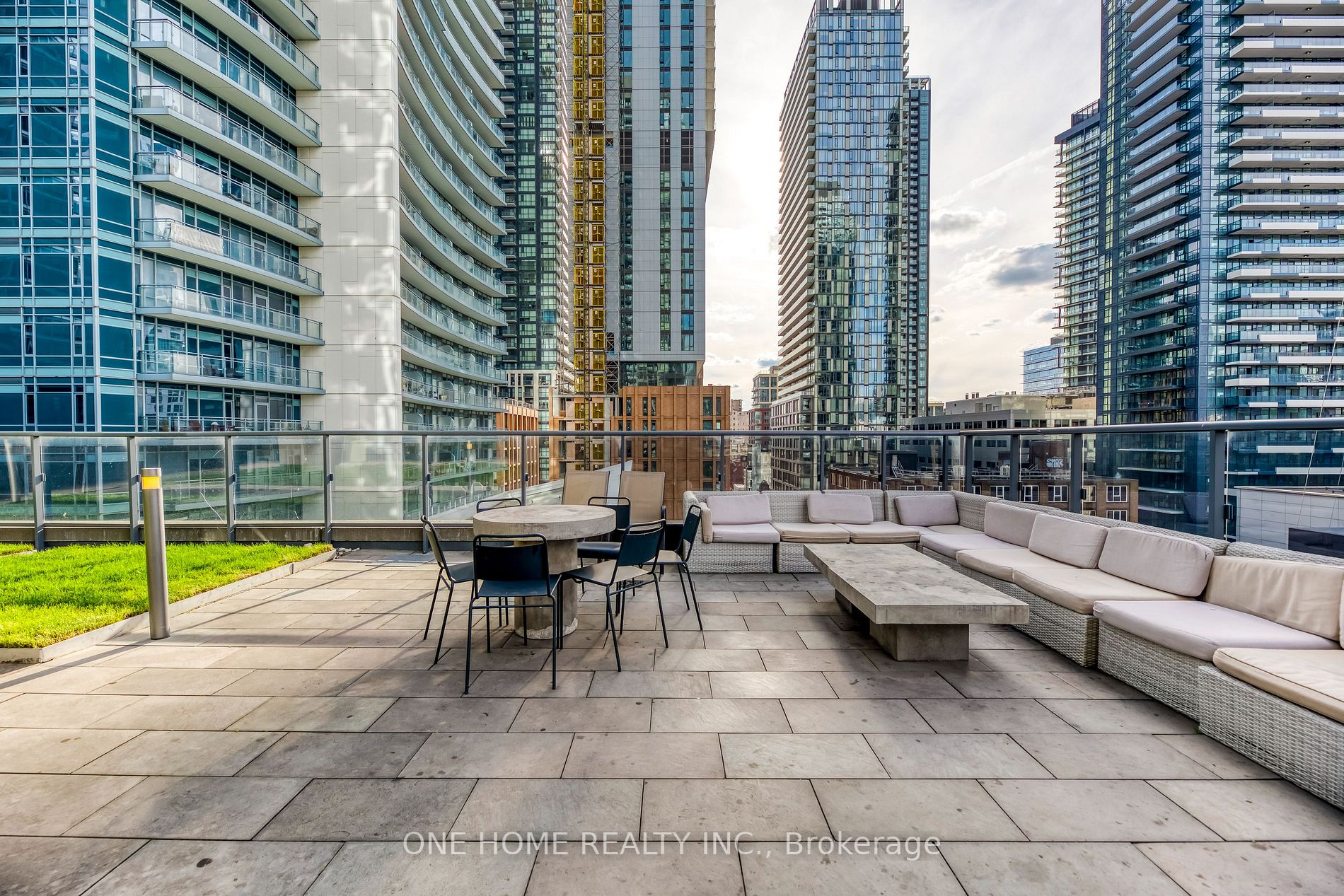 295 Adelaide St W, #802