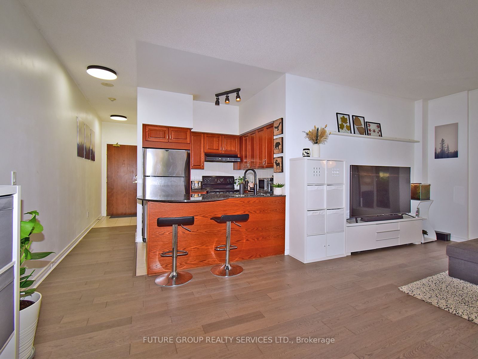 18 Kenaston Gdns, #103
