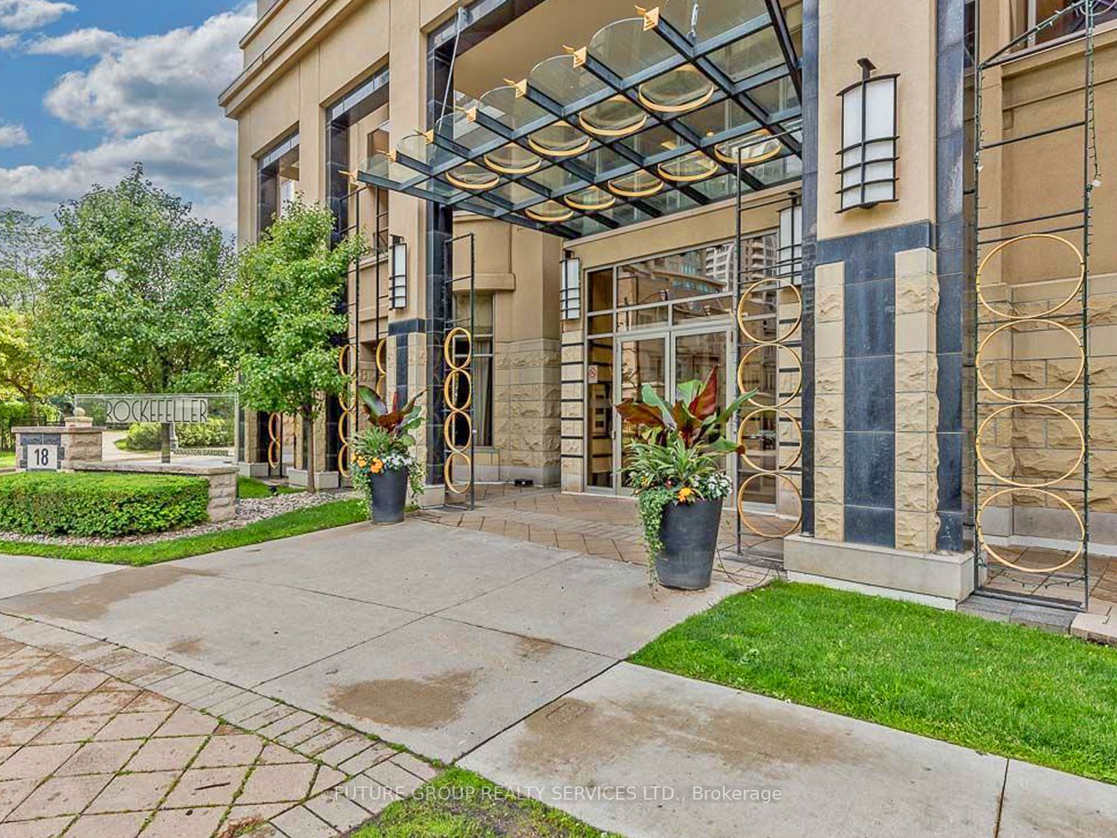 18 Kenaston Gdns, #103