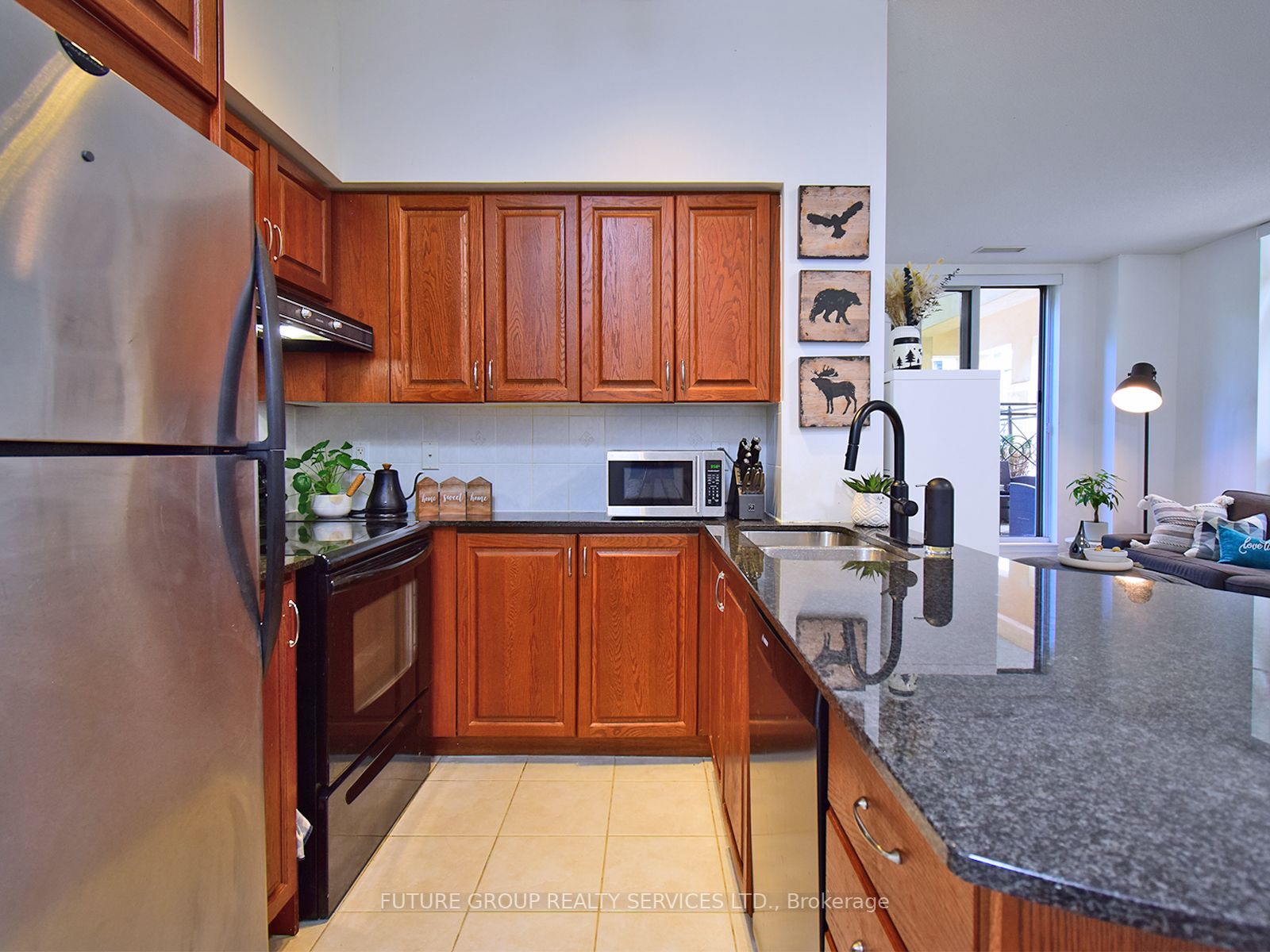 18 Kenaston Gdns, #103