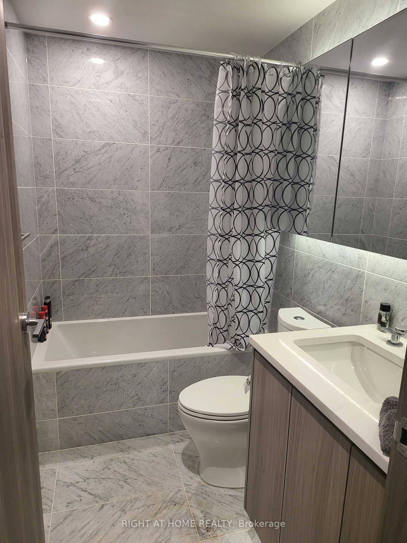 95 Mcmahon Dr, #2501