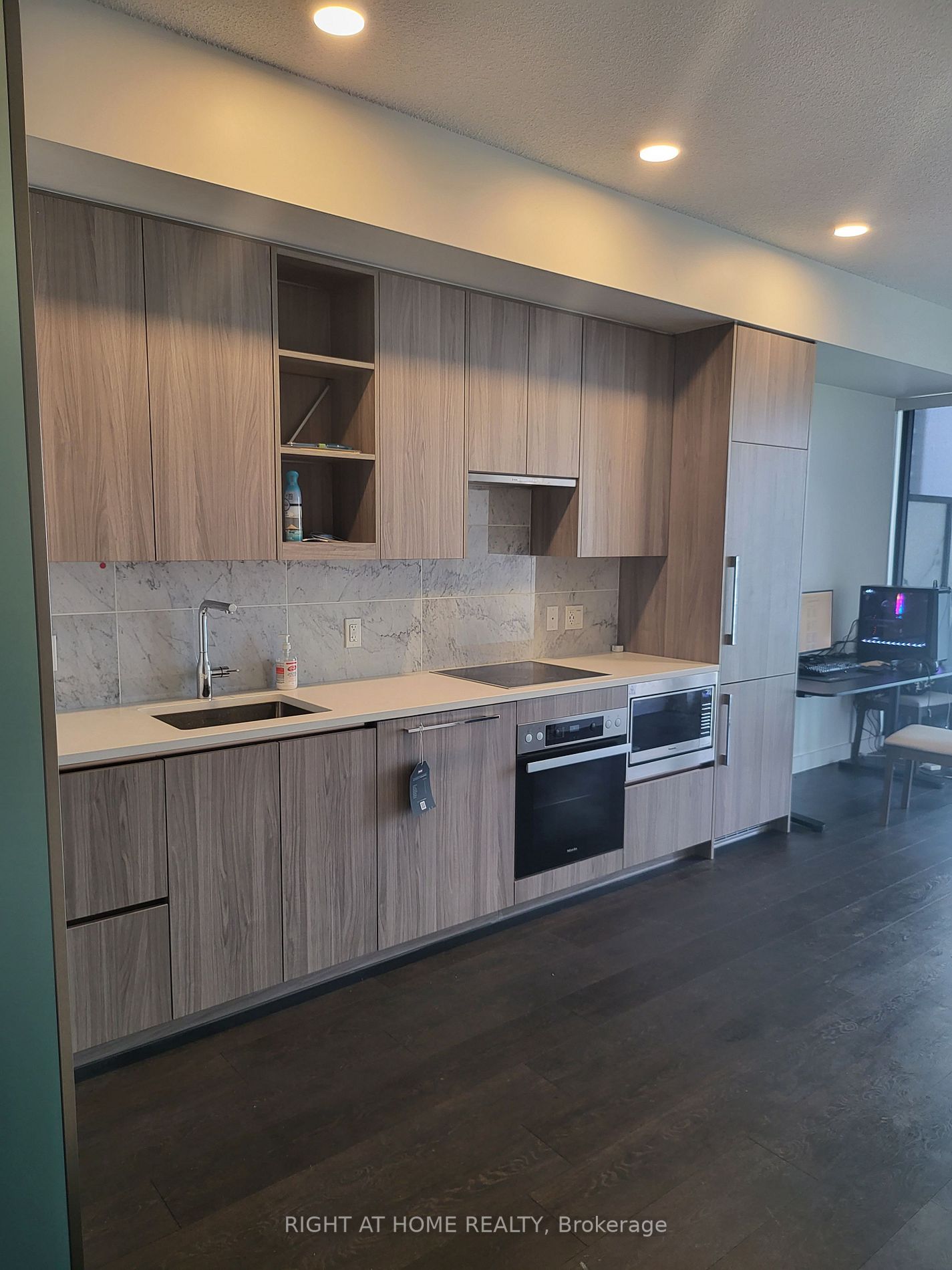 95 Mcmahon Dr, #2501