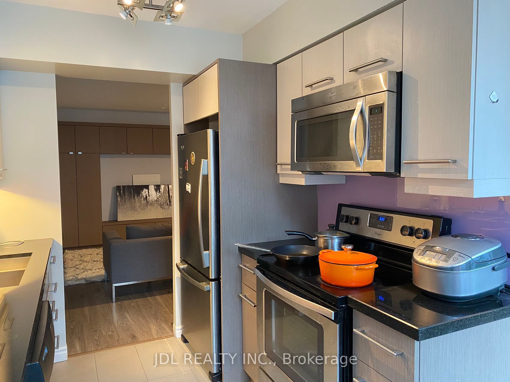 633 Bay St, #1204