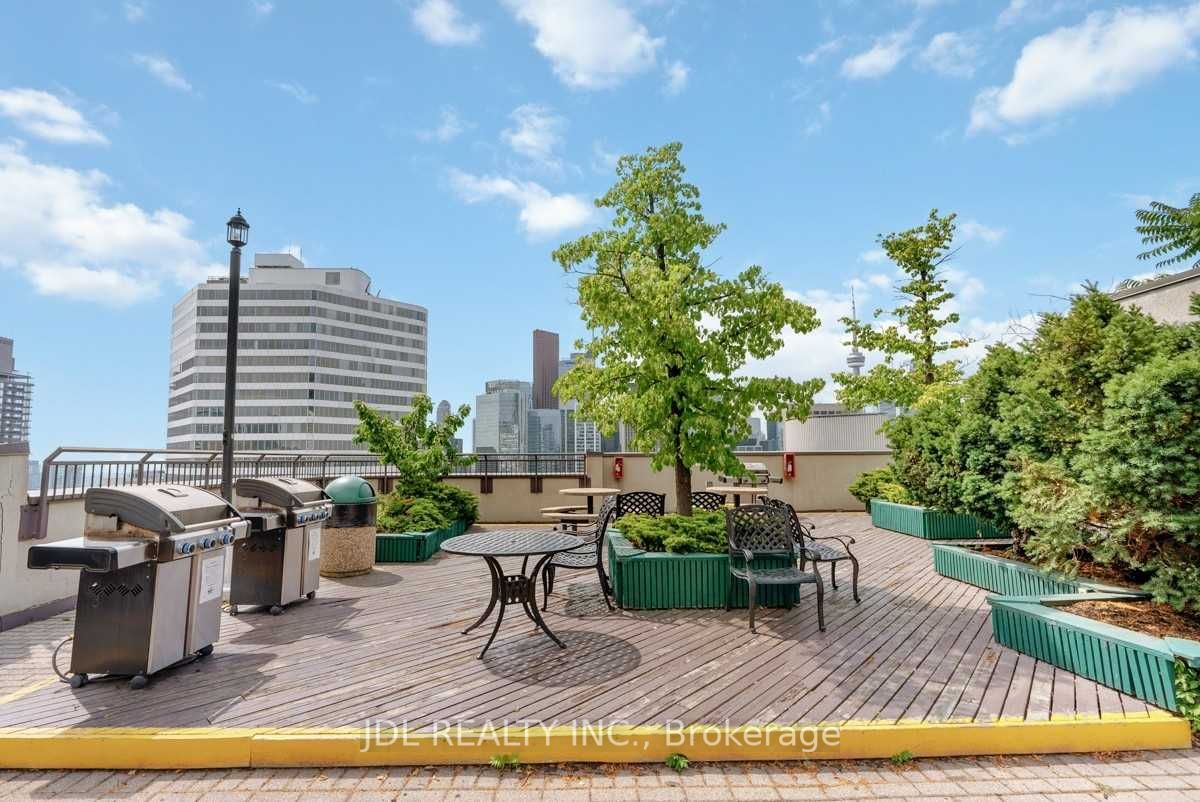 633 Bay St, #1204