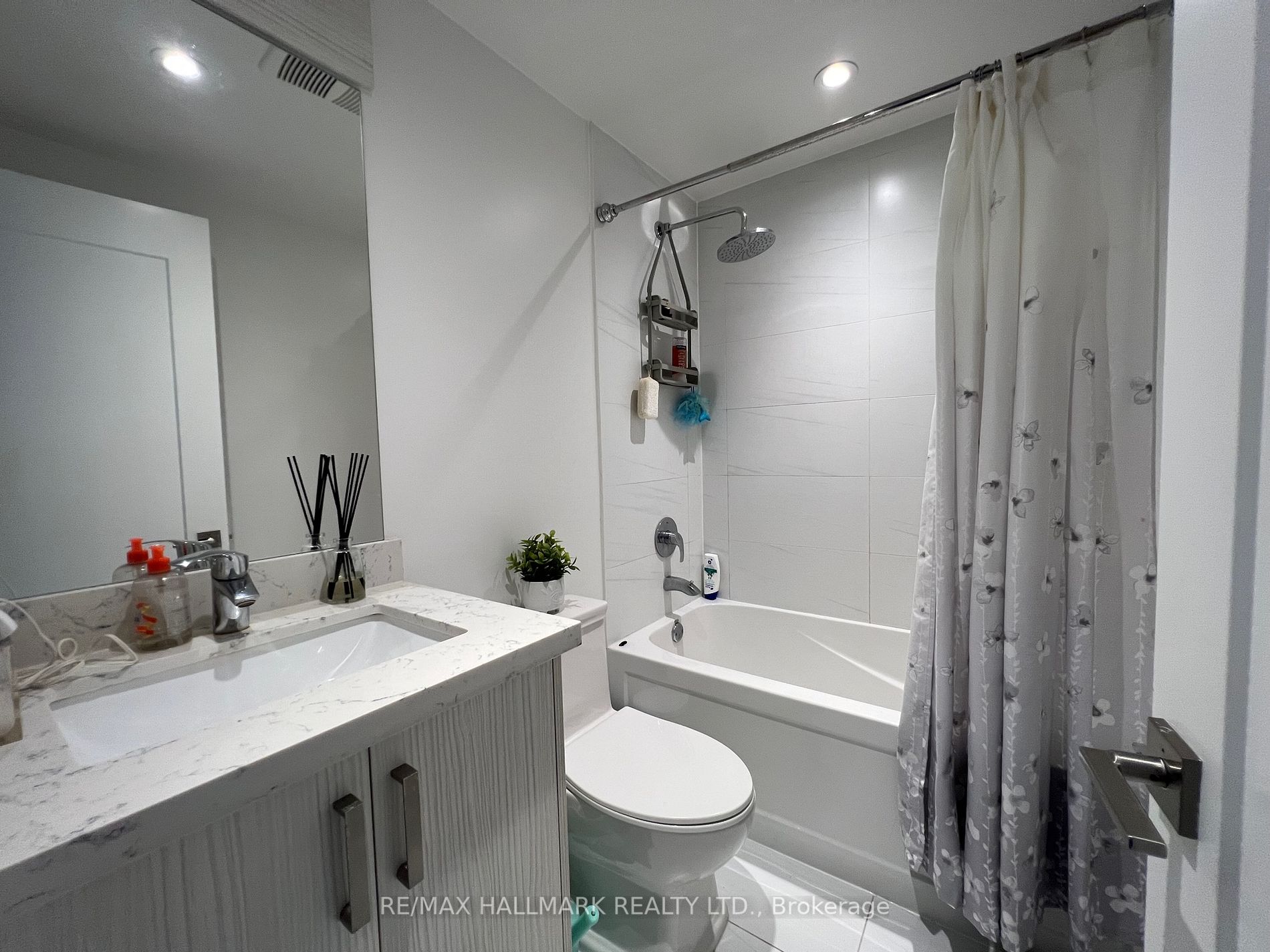 17 Greenbriar Road, #1