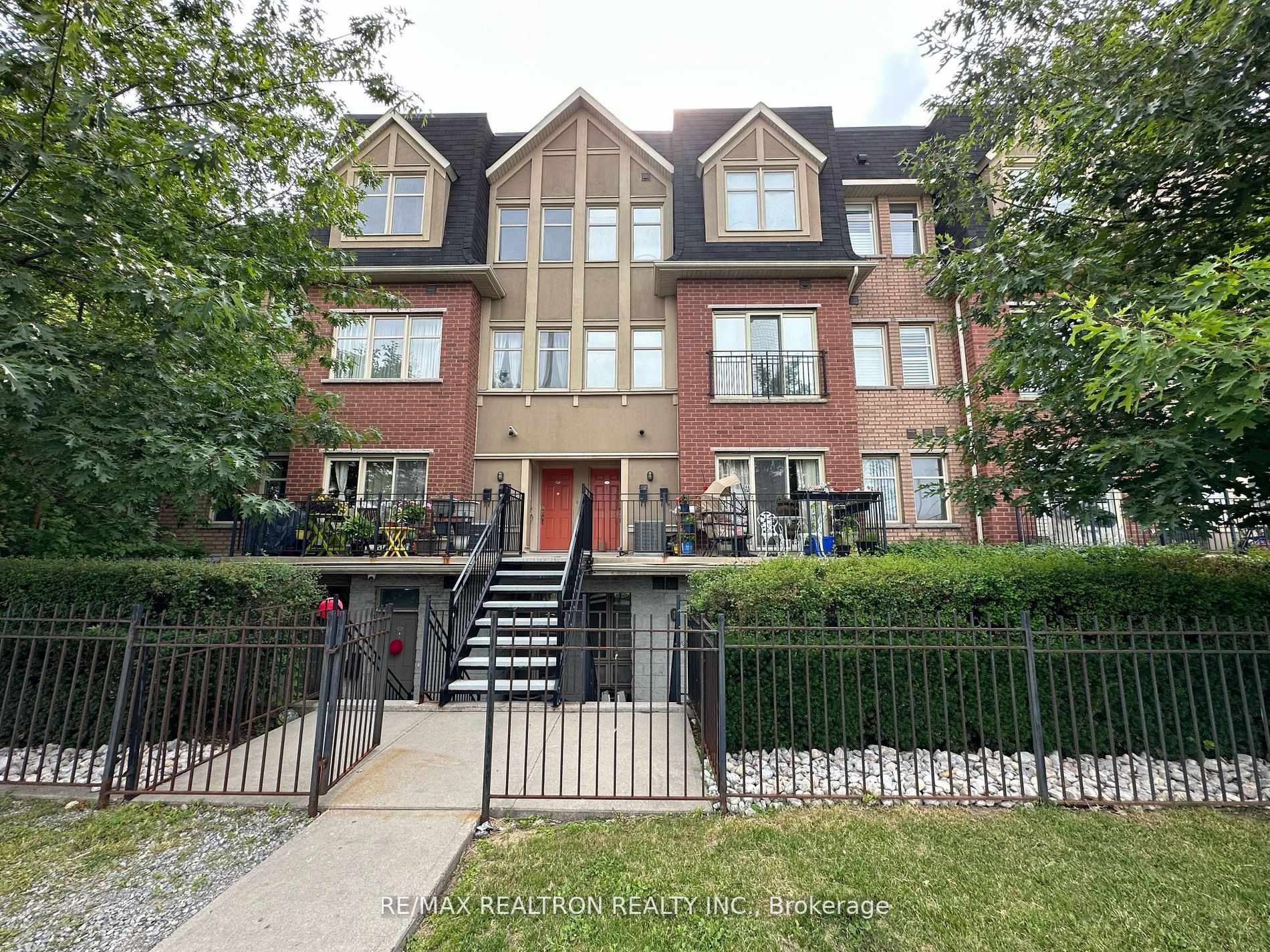 1496 Victoria Park Ave, #119