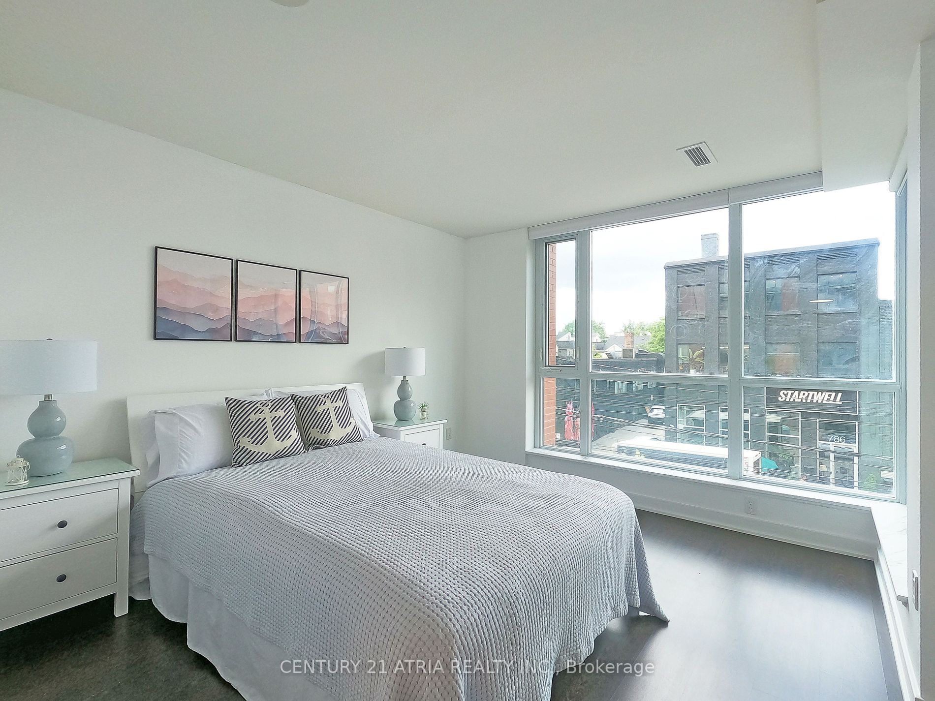 775 King St W, #212