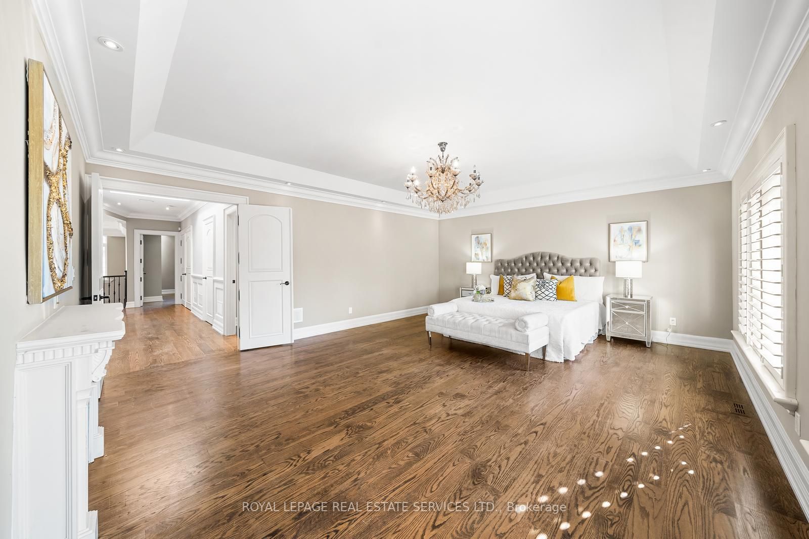 15 Roycrest Avenue