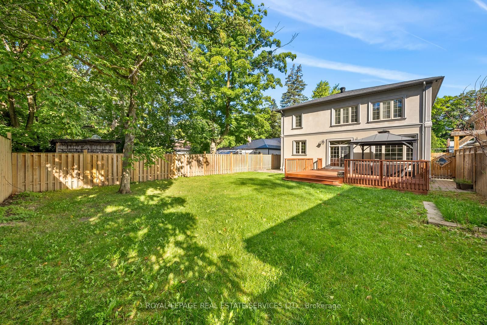 15 Roycrest Avenue