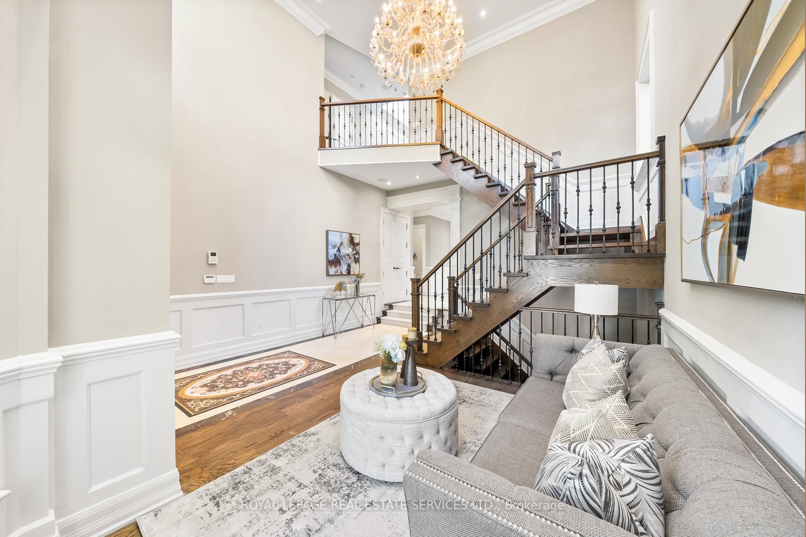15 Roycrest Avenue