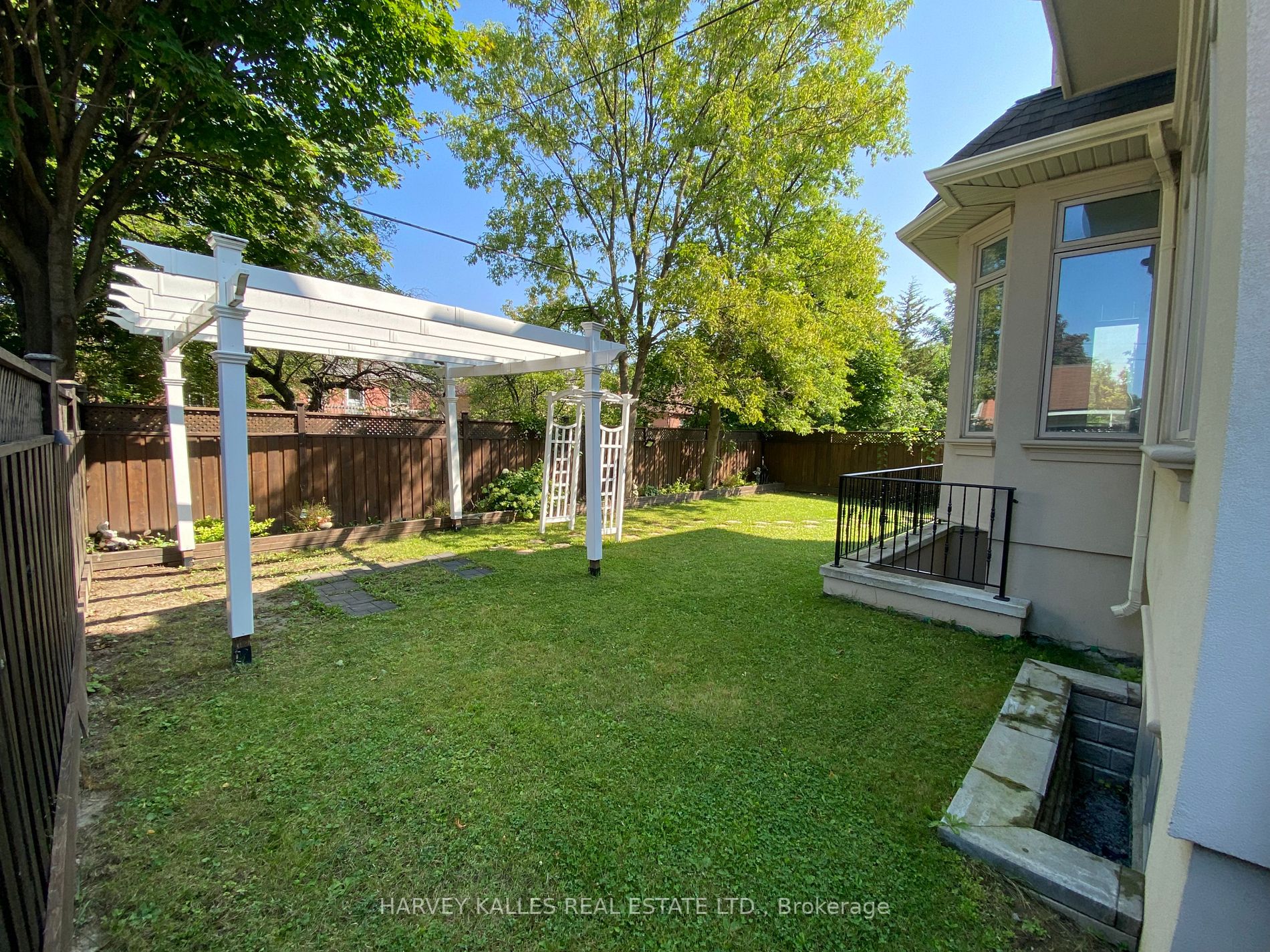 80 Fairholme Ave