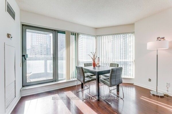 10 Yonge St, #1803